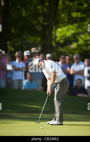 26.05.2012 Wentworth, England. Luke DONALD (ENG) putting whilst competing in the third round of the European Tour BMW PGA Championship played at Wentworth Golf Course Mandatory credit Mitchell Gunn. Stock Photo