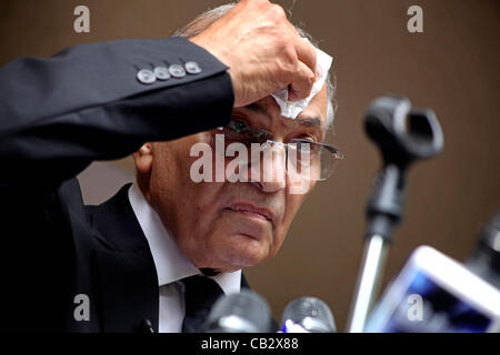 May 26, 2012 - Cairo, Egypt - Egyptian presidential candidate AHMED SHAFIQ speaks at a press conference at his office in Cairo Saturday. Shafiq paid tribute to the ''glorious revolution'' that toppled Hosni Mubarak, a dramatic turn-around for the former regime official who fought his way into the ru Stock Photo