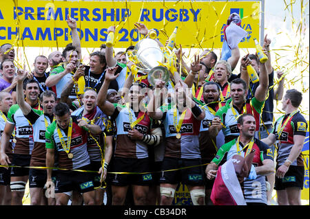 26.05.2012 Richmond, England. Harlequins celebrate victory in the Aviva Premiership Rugby Final between Harlequins and Leicester Tigers at Twickenham Stadium. Stock Photo