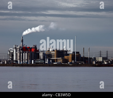Proctor and Gamble chemical factory, West Thurrock, River Thames, London. Stock Photo