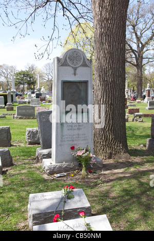 Grave of Emma Goldman. Forest Home Cemetery. Forest Park, Illinois ...