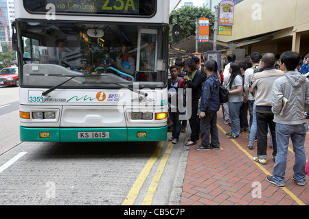 chinese people boarding a bus in downtown admiralty district hong kong island hksar china Stock Photo