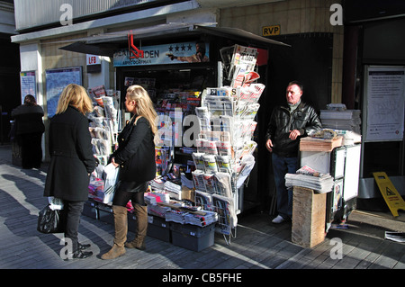Newspaper kiosk in Sloane Square, Chelsea, Royal Borough of Kensington and Chelsea, Greater London, England, United Kingdom Stock Photo