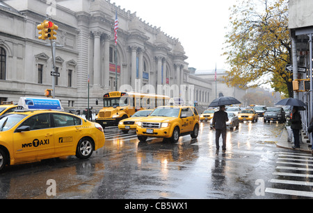 Yellow taxi cabs pass the Metropolitan Museum of Art Manhattan New York NYC USA Stock Photo