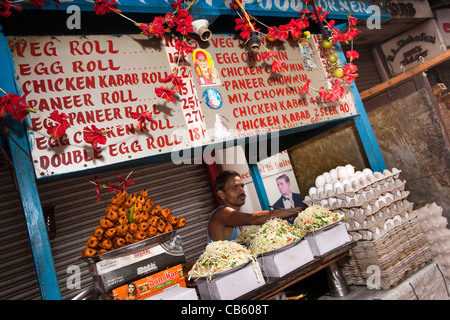 India, West Bengal, Kolkata, Chowringhee, New Market, Lindsay Street roadside roll stall Stock Photo