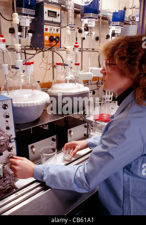 FEMALE SCIENTIST WORKING IN A RESEARCH & DEVELOPMENT LABORATORY AT A MAJOR PENNSYLVANIA BASED CHEMICAL COMPANY Stock Photo