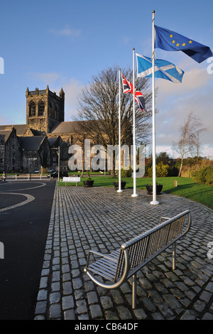 Three flags dominate the view of the Paisley Cathedral Stock Photo