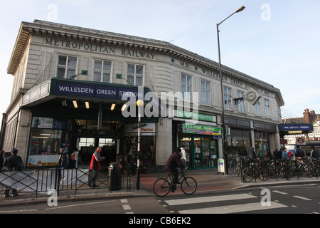 Willesden Green Underground Station and shops Stock Photo