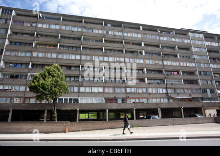 Missenden block on the Aylesbury estate Walworth, South London, which has large numbers of unemployment. Photo:Jeff Gilbert Stock Photo