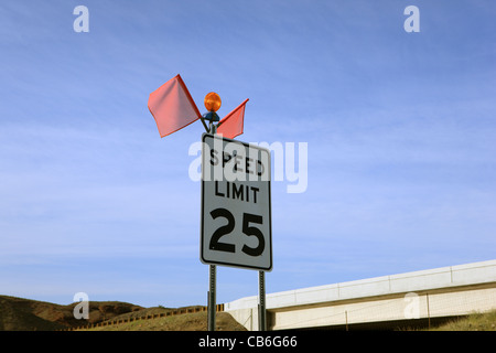 Traffic sign showing the maximum speed limit of 25 miles per hour Stock Photo