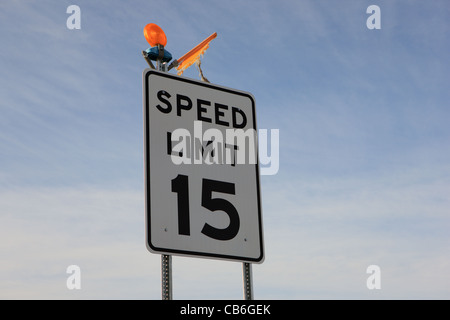Speed limit sign showing a maximum speed of 15 miles per hour in America Stock Photo