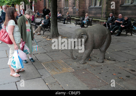 Janya, a baby Indian elephant bronze sculpture by Annette Yarrow in Central Chester, Cheshire, UK. Stock Photo