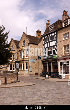 Cobbled street, Crown Hotel, Periwig Inn and traditional shop front, Red Lion Square, Stamford, Lincolnshire, England, UK Stock Photo
