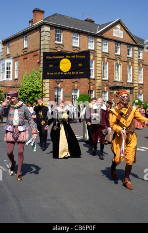 Actors dressed in traditional Elizabethan dress entertain visitors during the annual Shakespeare birthday celebrations Stock Photo