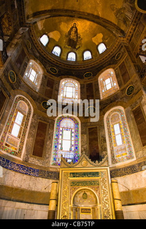 Turkey, Istanbul, Sultanahmet, Haghia Sophia Christian mosaic of Virgin Mary and Infant Jesus and Muslim Mihrab Stock Photo