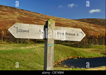 Glen Clova, Glen Prosen sign post by Loch Heath, Glen Clova Stock Photo