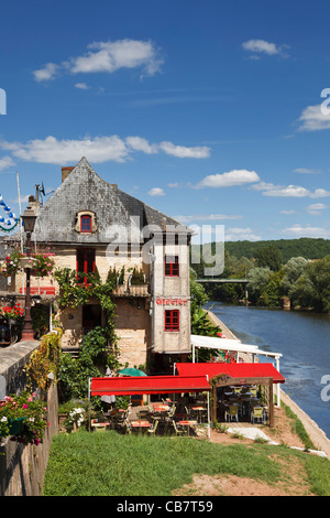 Montignac, Perigord Noir, Dordogne, France - pretty hotel restaurant on the banks of the river Vezere Stock Photo