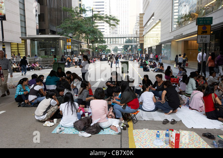 maids mostly from the phillipines indonesia mainland china and thailand on their day off congregate in urban areas hong kong Stock Photo