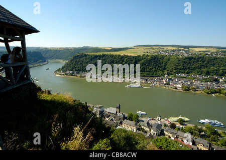 St. Goarshausen, Aussichtspunkt am Rheinsteig, Blick über dem Rhein auf ...