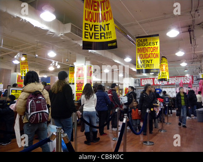 Customers shop at a Steve & Barry's clothing store in New York Stock ...