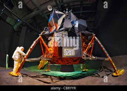 Lunar Module LM-13 (Apollo 18 mission), NASA astronaut spacesuit, Cradle of Aviation Museum exhibit, New York, USA, 2011-12-02 Stock Photo