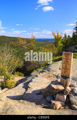 Beech Cliff and Canada Cliff Trail, Beech Mountain, Looking at Echo Lake, Acadia National Park, Mount Desert island, Maine, USA Stock Photo