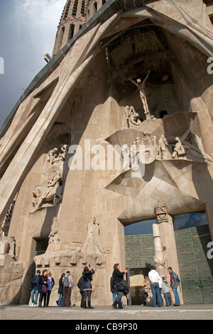 Tourists at entrance of the Basílica Sagrada Família designed by the Catalan architect Antoni Gaudí, Barcelona, Spain Stock Photo