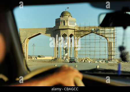 Iraq, Tikrit city gate under repair Stock Photo