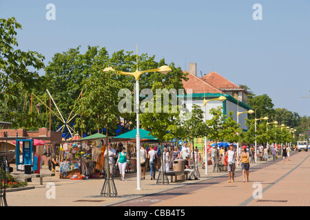 J Basanaviciaus gatve, J Basanaviciaus Street, pedestrian street leading to beach, Palanga, Lithuania Stock Photo