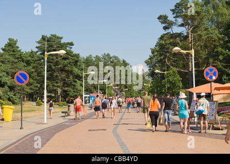 J Basanaviciaus gatve, J Basanaviciaus Street, pedestrian street leading to beach, Palanga, Lithuania Stock Photo