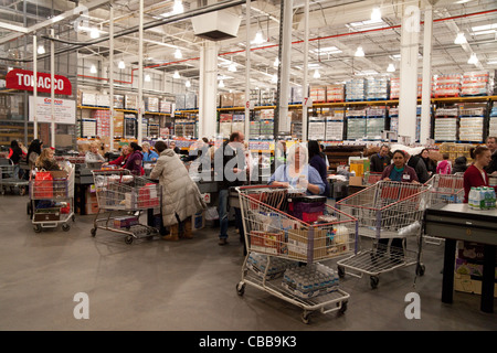 People at the checkout tills, Costco discount warehouse store, Lakeside UK Stock Photo