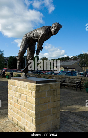 Bronze statue of cricketer sportsman Sir Fred Trueman Skipton North Yorkshire England UK United Kingdom GB Great Britain Stock Photo