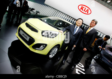 Hyoung-Keun Lee (left), Vicechairman and CEO Kia Motors Corporation and Paul Philpott, Chief Operating Officer of Kia Motors Stock Photo