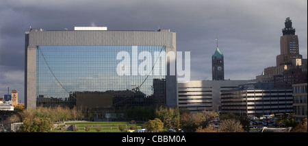 Panoramic view of downtown Minneapolis, Minnesota showing the Marquette Plaza Building (former Federal Reserve Bank) Stock Photo