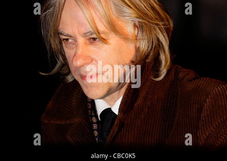 Bob Geldof at the London premiere of the film Lord of The Rings: The Two  Towers at the Odeon in Leicester Square. Full length, hat Stock Photo -  Alamy