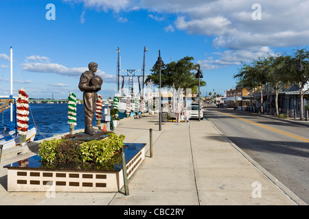 The waterfront at the Sponge Docks with statue of a diver in the foreground, Dodecanese Boulevard, Tarpon Springs,  Florida, USA Stock Photo