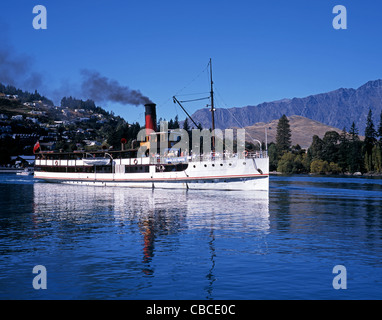 Tourist pleasure boat (TTS Earnslaw) on Lake Wakatipu, Queenstown Lake District, Otaga Region, South Island, New Zealand. Stock Photo