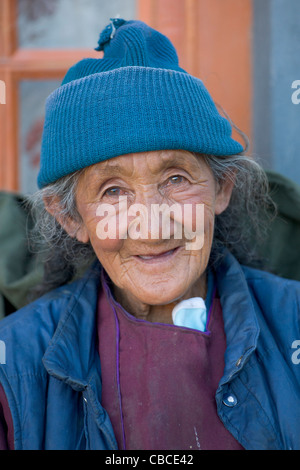 Old Ladakhi woman in traditional dress at Lamayuru, (Ladakh) Jammu & Kashmir, India Stock Photo