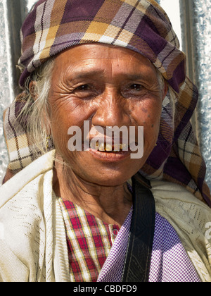 India, Meghalaya, Jaintia Hills, Ummulong Bazar, Khasi woman garlic ...