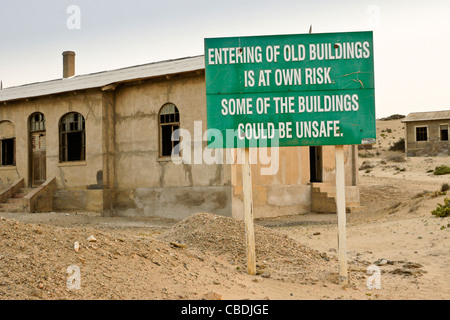 Abandoned diamond mining town of Kolmanskop (Kolmannskuppe), Namibia Stock Photo