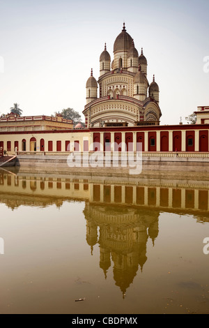 India, West Bengal, Kolkata, Dakshineswar Kali Temple reflected in pool Stock Photo