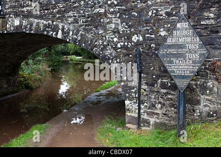 Old sign on bridge over Brecon and Abergavenny canal warning of weight limit Wales UK Stock Photo