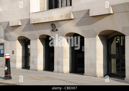 London street with sign above Old Bailey Central Criminal Court and coat of arms of The City of London Corporation who run the building England UK Stock Photo