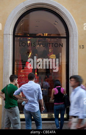 Louis Vuitton Via dei Condotti fashion store shop window Rome Italy Stock Photo: 32107767 - Alamy