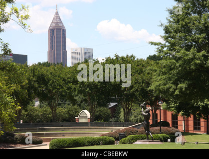 Statue dedicated to the memory of Dr. Martin Luther King, Jr. adjacent to the new Ebenezer Baptist Church, Atlanta, Georgia Stock Photo