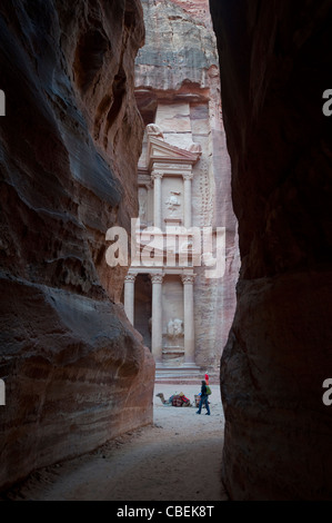 The Siq passageway leading to The Treasury at Petra, Jordan - scene of Indiana Jones and The Last Crusade Stock Photo