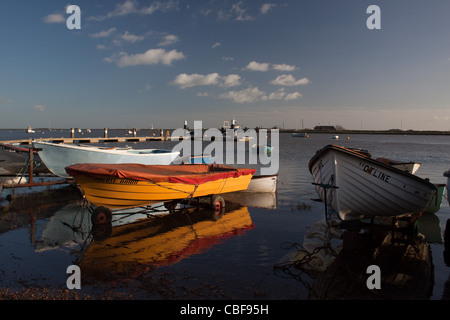 Boats on the Alde Estuary, at Orford harbour, with Orford Ness in the background. Suffolk, England Stock Photo