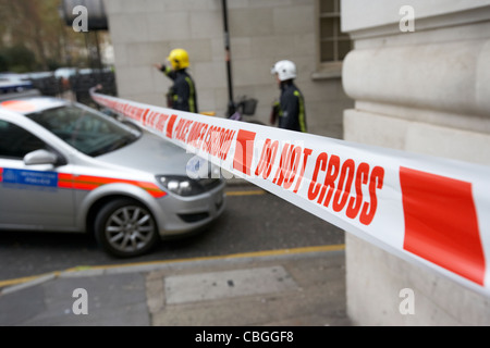 Police inner cordon tape barrier and a scene of crime officer Stock ...