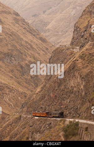 Train Going Up On Devil Nose Very Important Tourist Attraction In Ecuadorian Andes Observe The Difference Between Lower And Upper Route Stock Photo