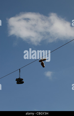 Shoefiti - sneakers, trainers dangling from overhead powerl ines, Greenpoint, Brooklyn, NY, USA Stock Photo